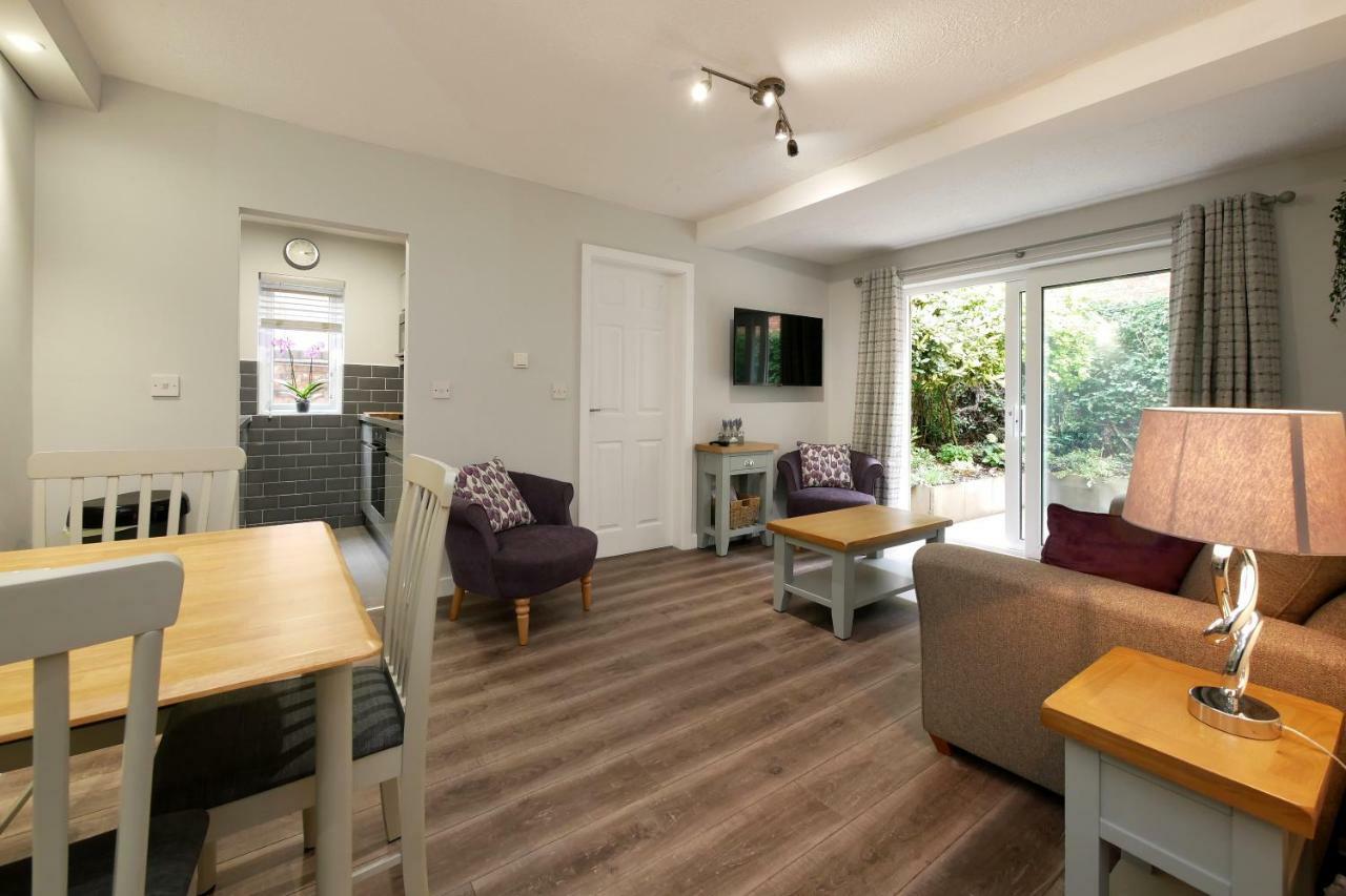 Crewe Short Lets 4 Victoria Court, Crewe Apartment Bagian luar foto