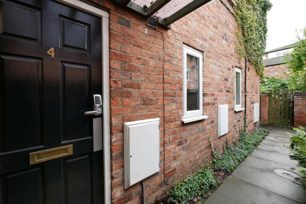 Crewe Short Lets 4 Victoria Court, Crewe Apartment Bagian luar foto